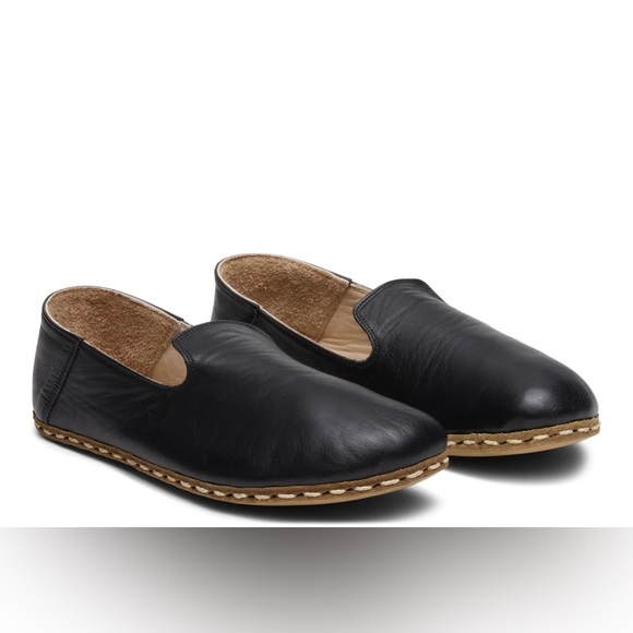 Raum Grounding Elegant Black Leather Loafers for Women - Picture 2 of 5